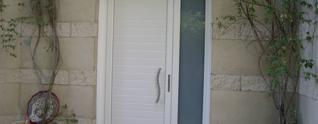 homify Modern style doors