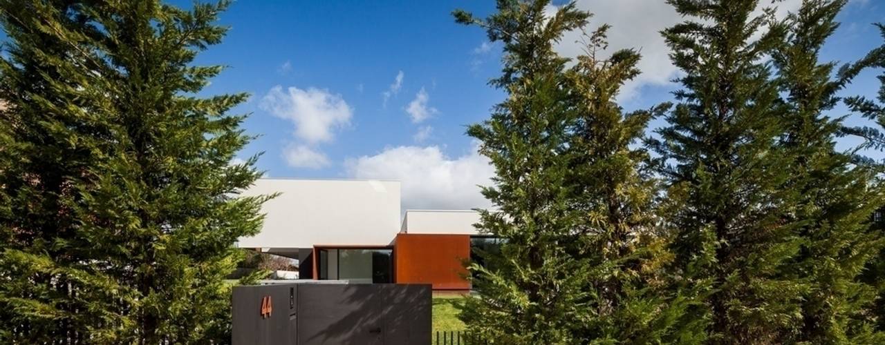 House in Beloura, Sintra, Estúdio Urbano Arquitectos Estúdio Urbano Arquitectos Casas de estilo minimalista