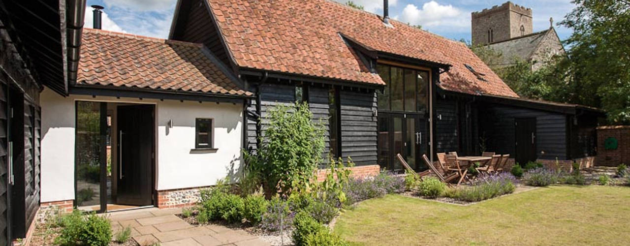 Church Farm Barn: 5 bedroom home planned with archaeological and protected species surveys, Beech Architects Beech Architects Buitenhuis