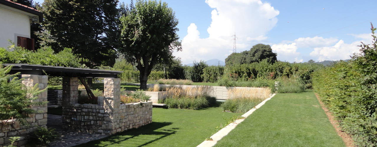 Giardino di villa privata – Franciacorta (Bs) – anno 2012, matiteverdi matiteverdi Сад в стиле модерн