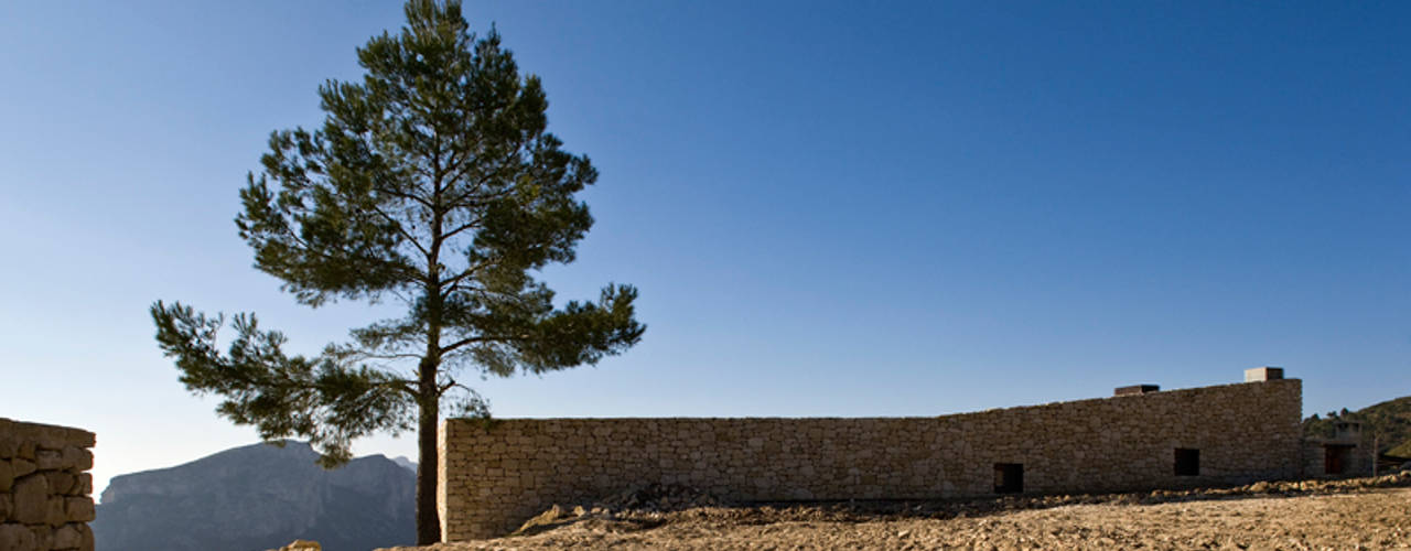 Casa en la montaña (CASA DE LA TORRE), Tomás Amat Estudio de Arquitectura Tomás Amat Estudio de Arquitectura Casas campestres