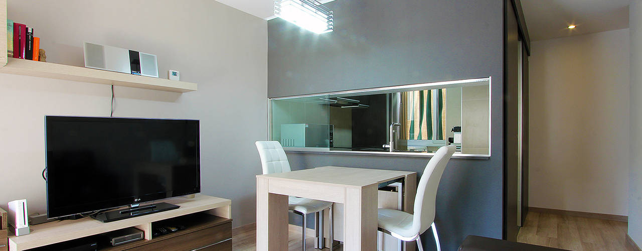 Una nueva vivienda en el piso de toda la vida... en Barri Porta, Barcelona., XTe Interiorismo XTe Interiorismo Ruang Keluarga Minimalis