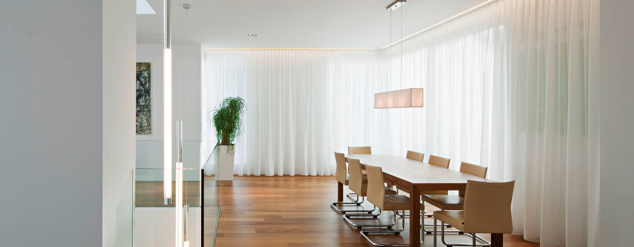 DACHBODENAUSBAU WESTBAHNSTRASSE WIEN | AUT, Moser Architects Moser Architects Minimalist dining room