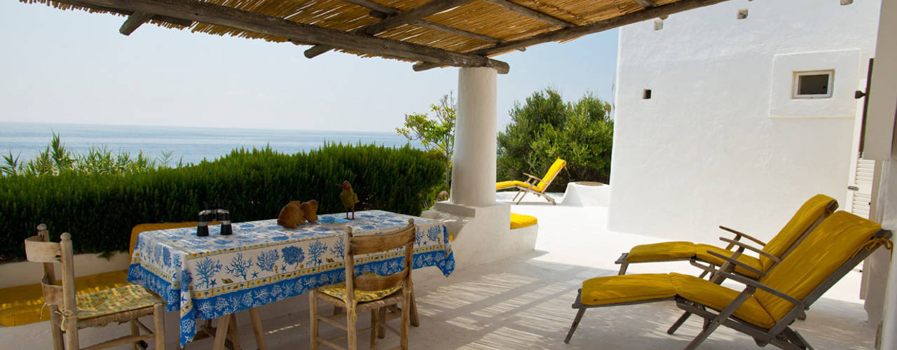 Mediterranean villa, Panarea, Aeolian Islands, Sicily, Adam Butler Photography Adam Butler Photography Balcones y terrazas mediterráneos