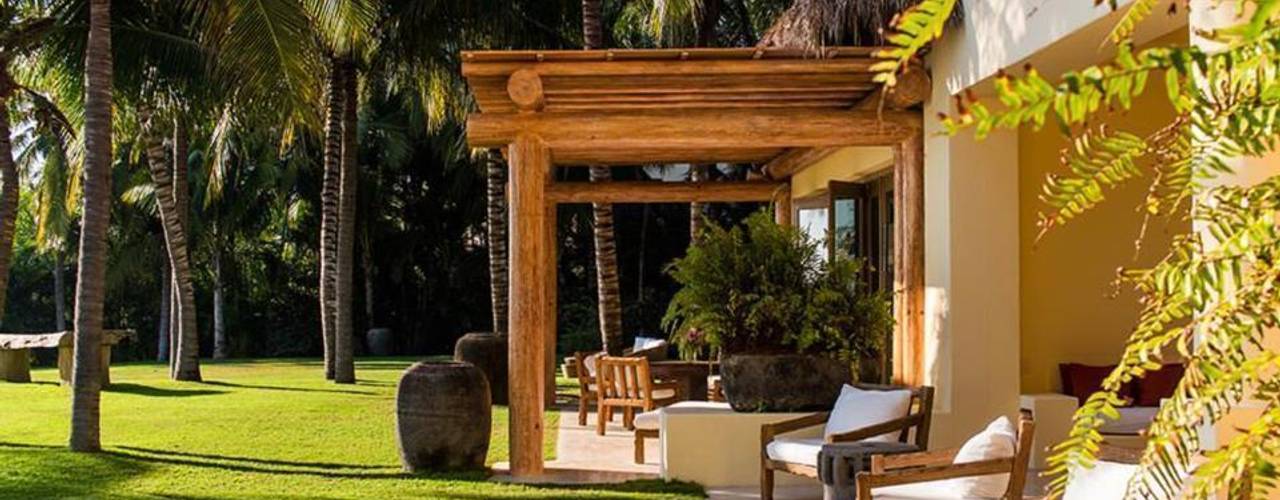 Casa Aramara, BR ARQUITECTOS BR ARQUITECTOS Tropical style balcony, veranda & terrace