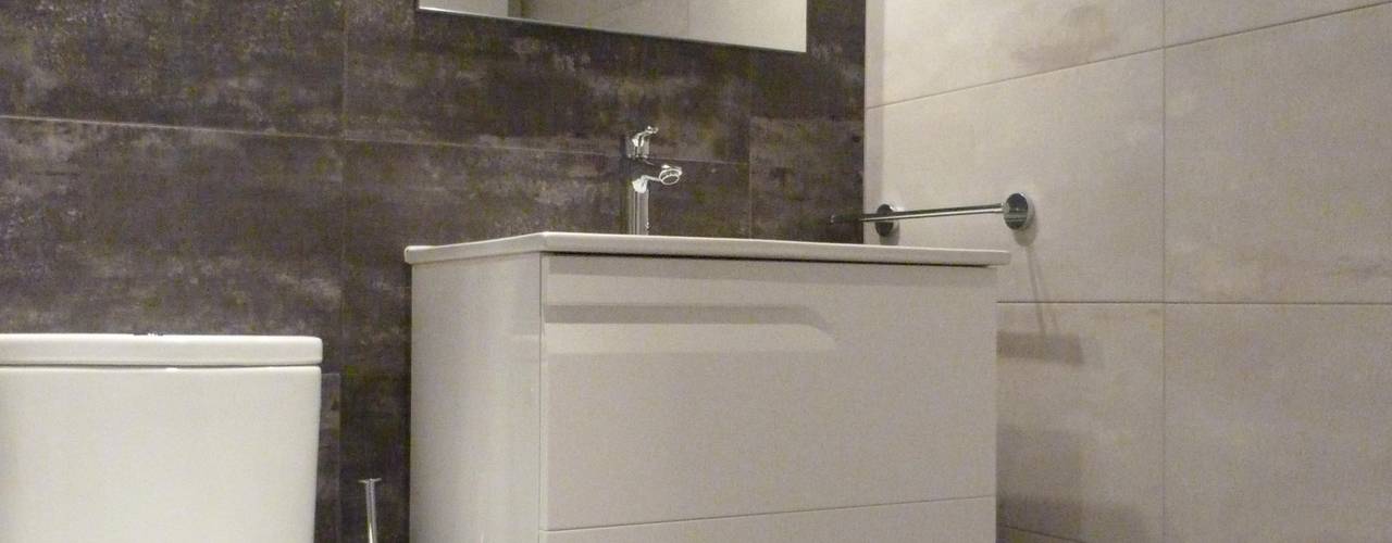 REFORMA PISO P.L., RENOVA INTERIORS RENOVA INTERIORS Modern bathroom