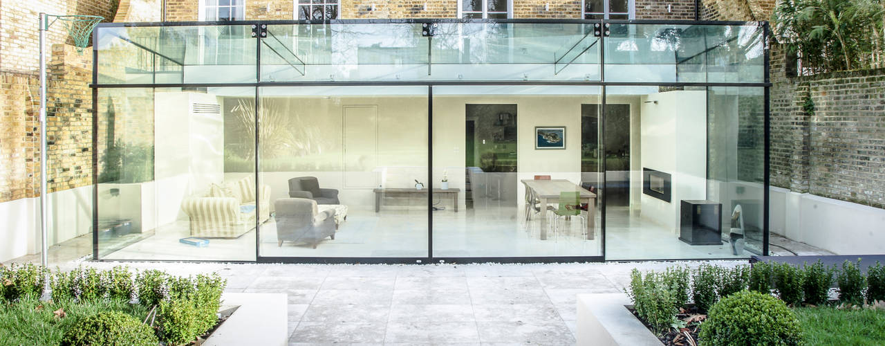 Barnes, London: Beautiful Seamless Glass Box Extension by Culmax with Glass Beams, Maxlight Maxlight Jardines de invierno de estilo moderno