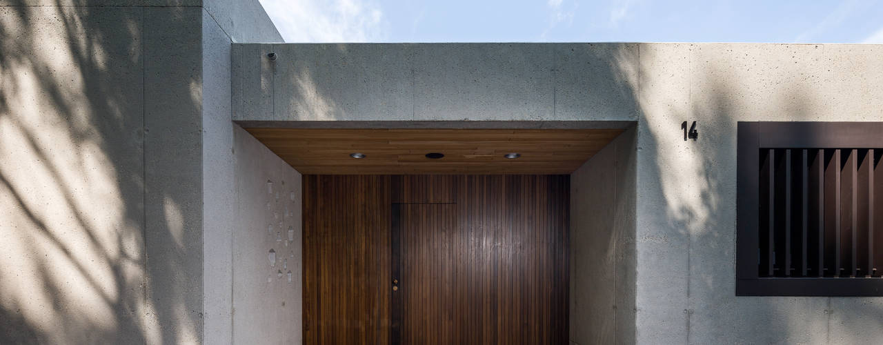 Haus Fluh, marte-huchler marte-huchler 모던스타일 창문 & 문