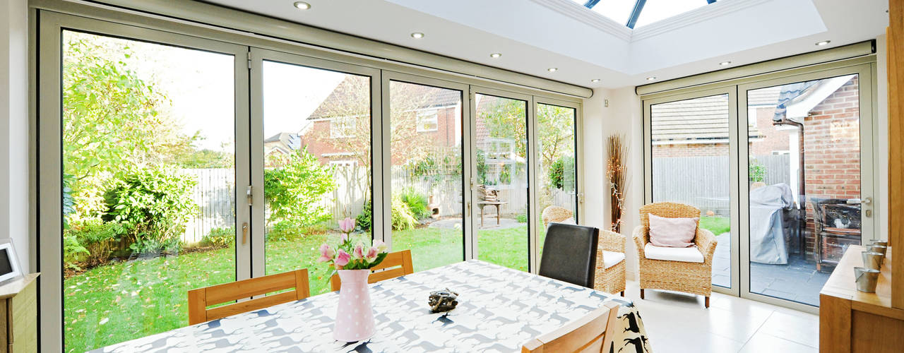 homify Modern conservatory