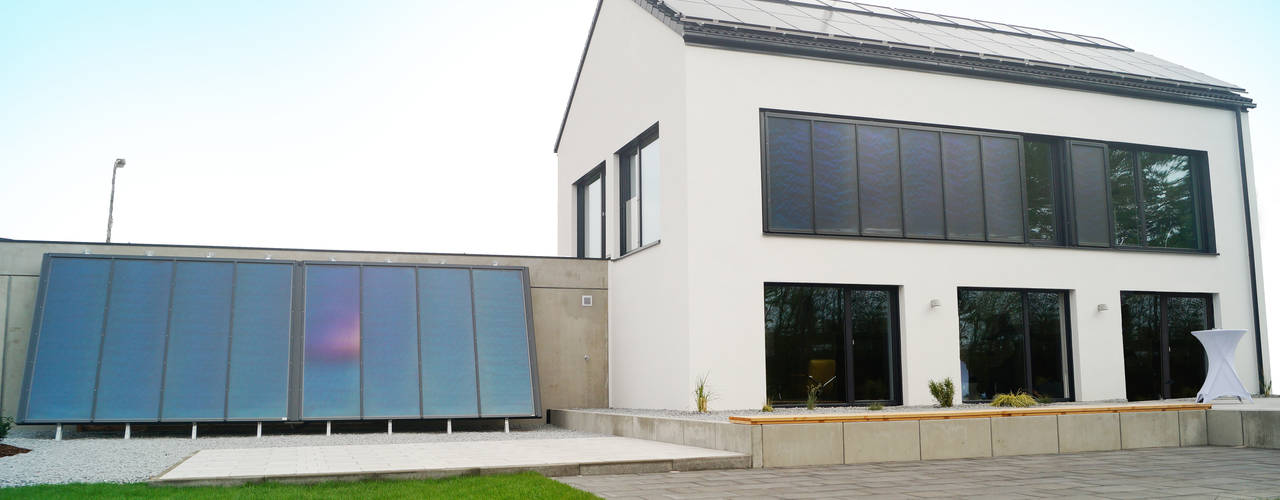 Energieeffizienzhaus Plus in Deggendorf, Karl Bachl GmbH & Co. KG Karl Bachl GmbH & Co. KG Nowoczesny salon