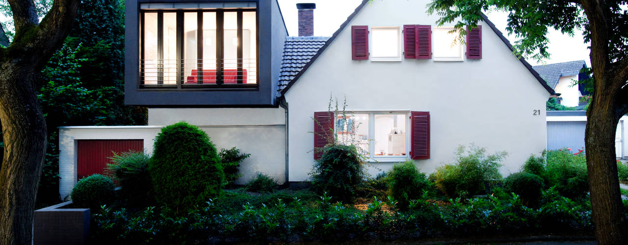 Erweiterung eines Einfamilienhauses in Ratingen, Oliver Keuper Architekt BDA Oliver Keuper Architekt BDA منازل