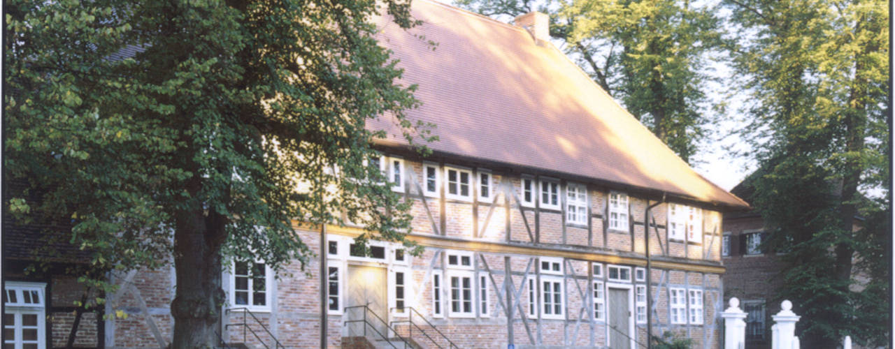 Umnutzung altes Brauhaus, v. Bismarck Architekt v. Bismarck Architekt Country style house
