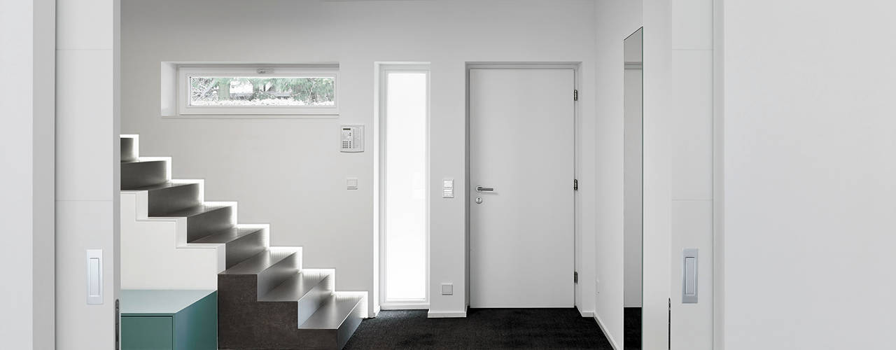 Energetische Sanierung & Umbau Einfamilienhaus, architektur______linie architektur______linie Modern corridor, hallway & stairs