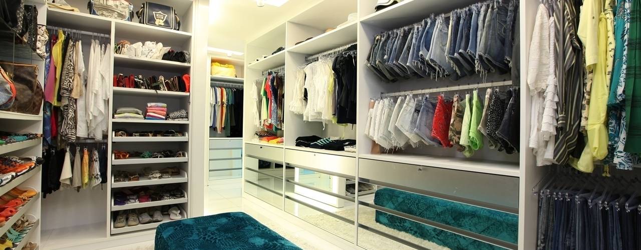 homify Modern dressing room