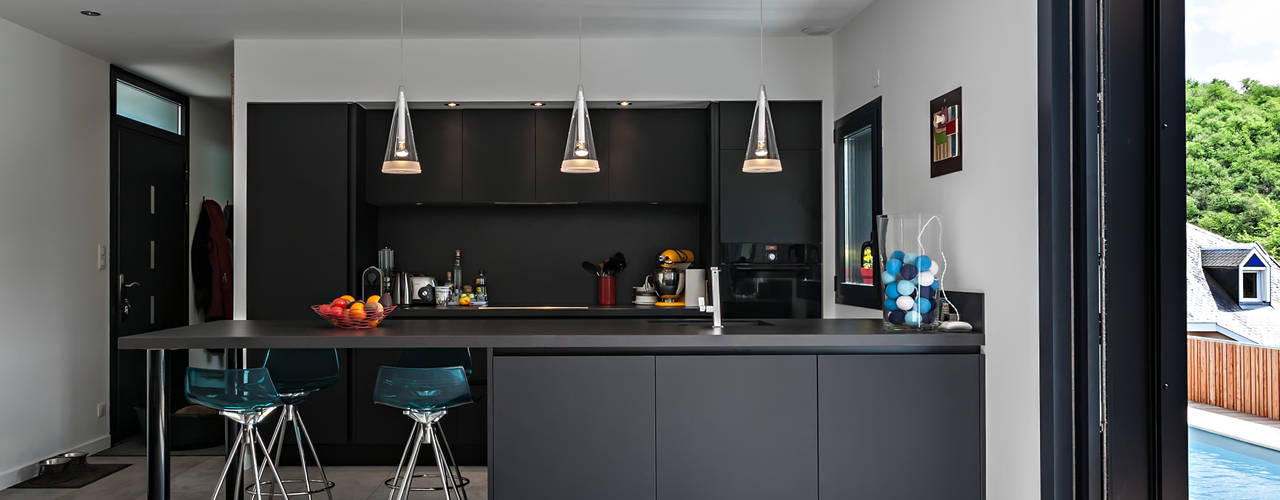 MAISON CARDAILLAC, Hugues Tournier Architecte Hugues Tournier Architecte Modern style kitchen