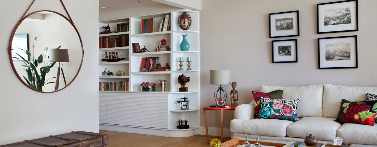 Apartamento com história no Flamengo, Da.Hora Arquitetura Da.Hora Arquitetura Eclectic style living room