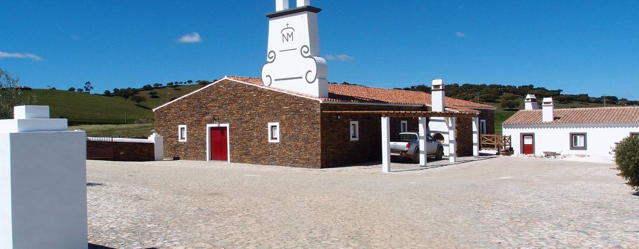 Casa tradicional no Alentejo no meio da natureza, José Baganha & Arquitectos Associados José Baganha & Arquitectos Associados Casas rurales