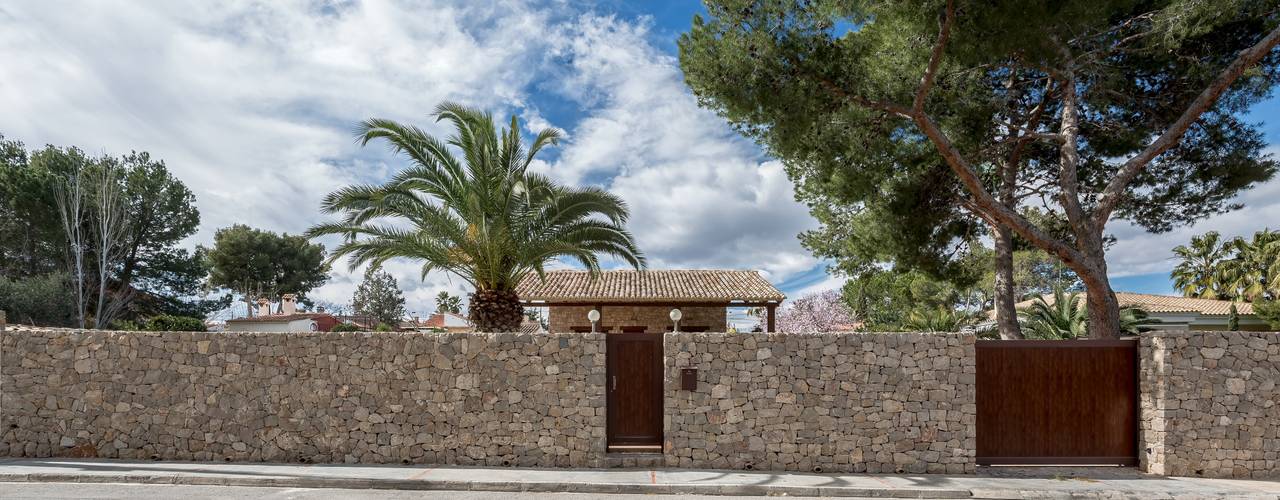 Casa del Porche de Piedra, LLIBERÓS SALVADOR Arquitectos LLIBERÓS SALVADOR Arquitectos Окремий будинок