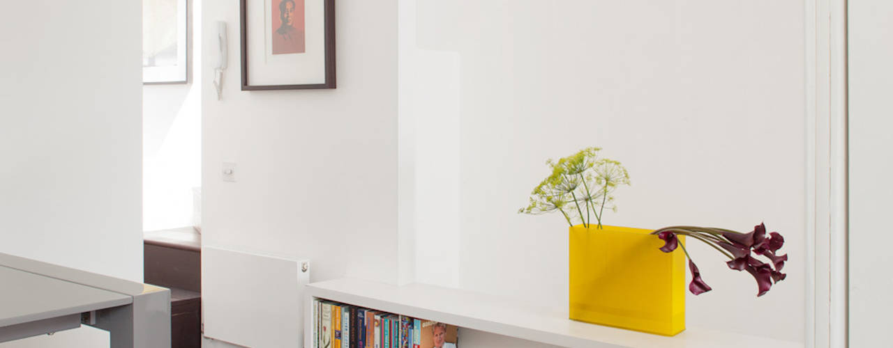 APARTMENT IN AMBERGATE STREET, Kennington, London, 2012, Francesco Pierazzi Architects Francesco Pierazzi Architects Pasillos, vestíbulos y escaleras de estilo minimalista