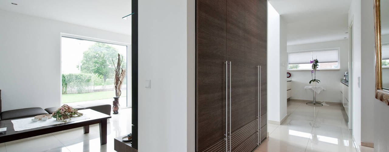 Haus E - Passivhaus des Jahres 2012 (im Auftrag Sommer Passivhaus GmbH), Architektur Jansen Architektur Jansen Modern corridor, hallway & stairs