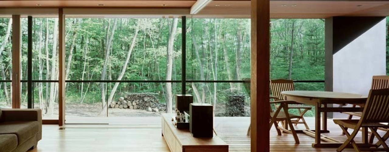 015軽井沢Tさんの家, atelier137 ARCHITECTURAL DESIGN OFFICE atelier137 ARCHITECTURAL DESIGN OFFICE Classic style living room Wood Wood effect