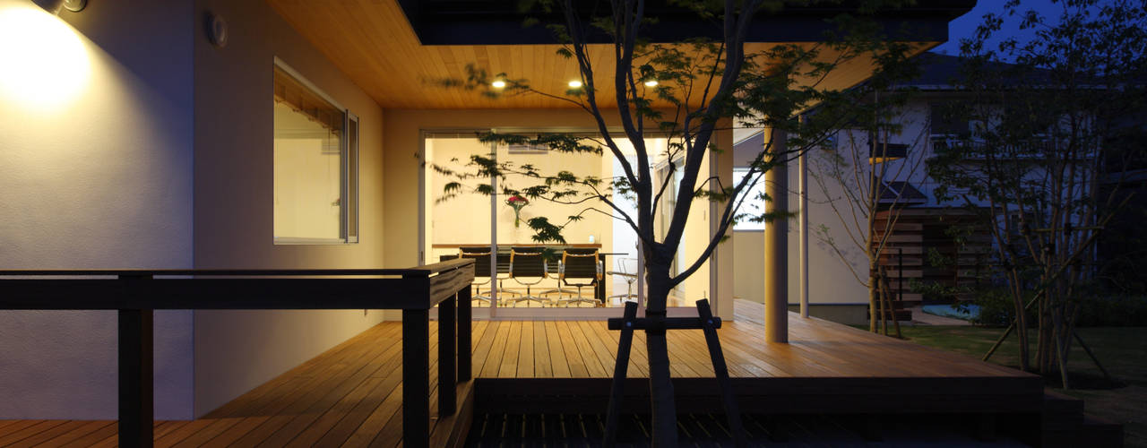 谷原新田の家, TAMAI ATELIER TAMAI ATELIER Modern balcony, veranda & terrace
