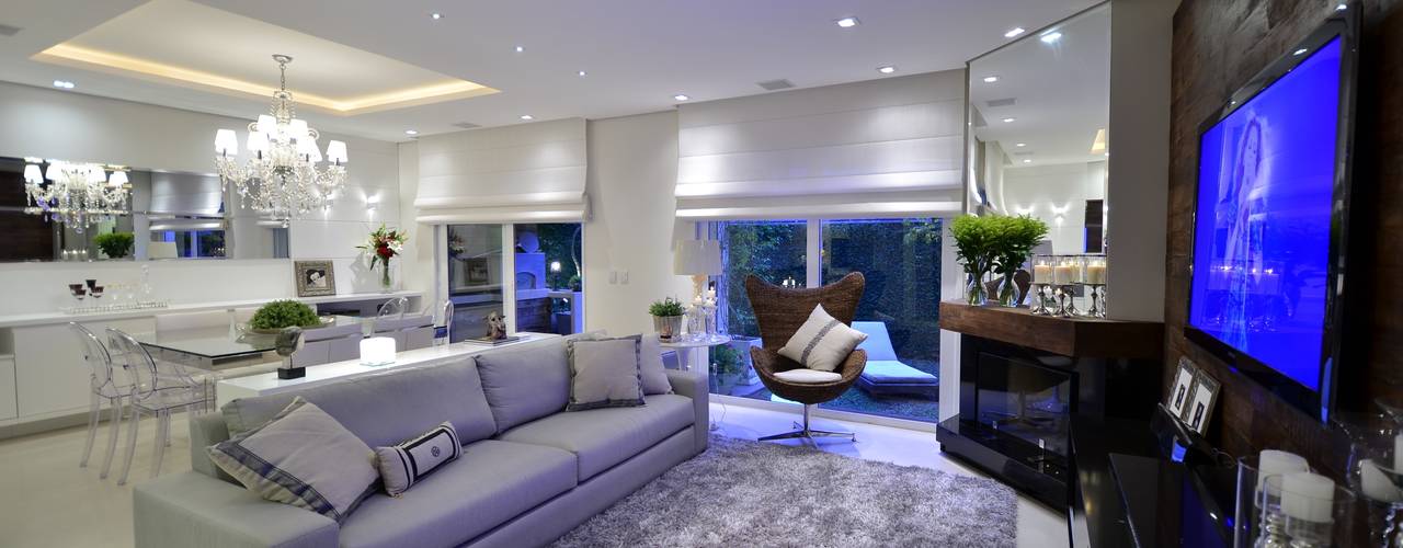 Elegante casa em condomínio, Tania Bertolucci de Souza | Arquitetos Associados Tania Bertolucci de Souza | Arquitetos Associados Ruang Keluarga Modern