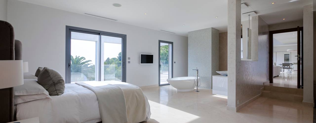 South of France, Charlotte Candillier Interiors Charlotte Candillier Interiors Modern style bedroom