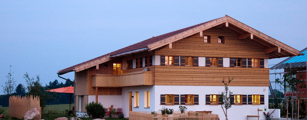 Ein Passivhaus mit Tradition, w. raum Architektur + Innenarchitektur w. raum Architektur + Innenarchitektur Rumah Gaya Country
