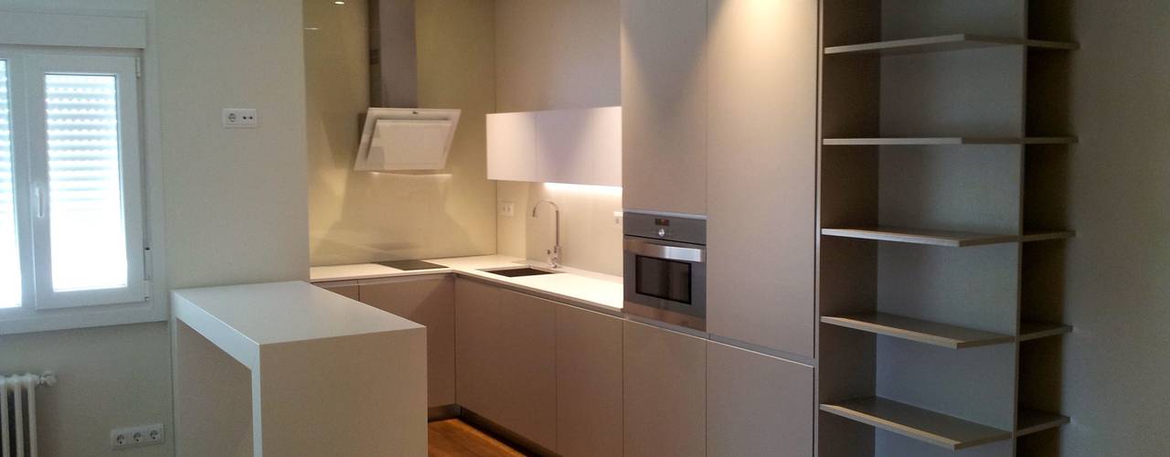 Reforma apartamento El Viso en Madrid, Lumasa Proyectos Lumasa Proyectos Modern kitchen