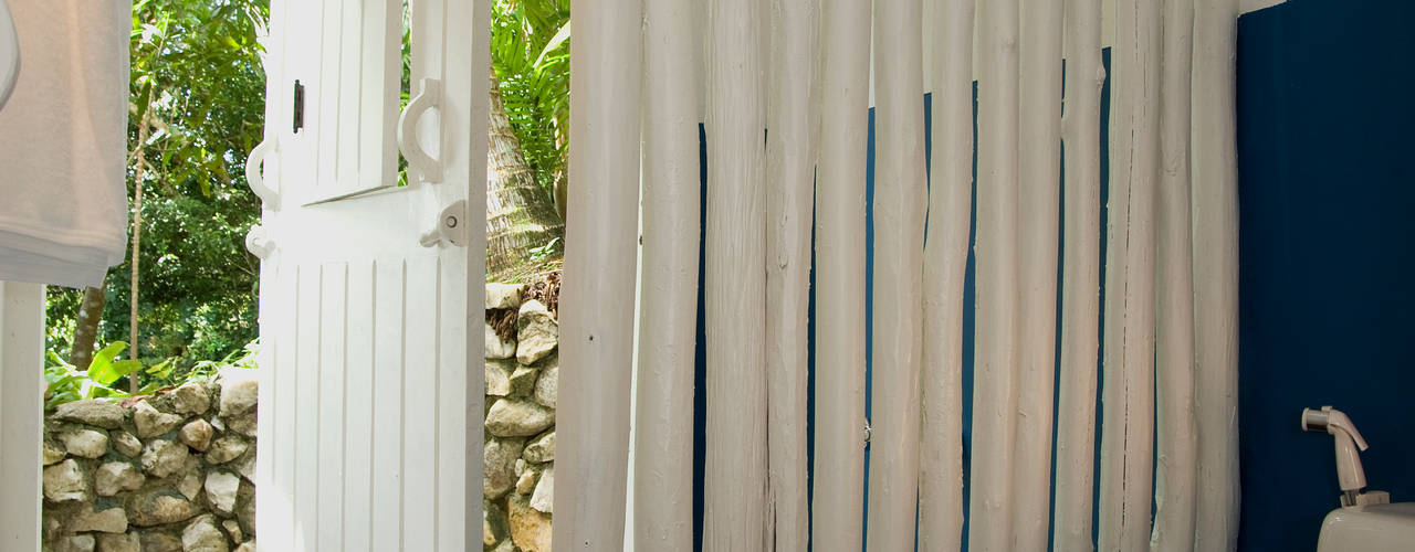 Residência Praia do Espelho - Trancoso/BA, Renata Romeiro Interiores Renata Romeiro Interiores Tropical style bathroom