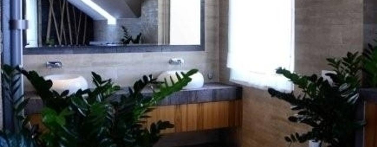 homify Tropical style bathroom