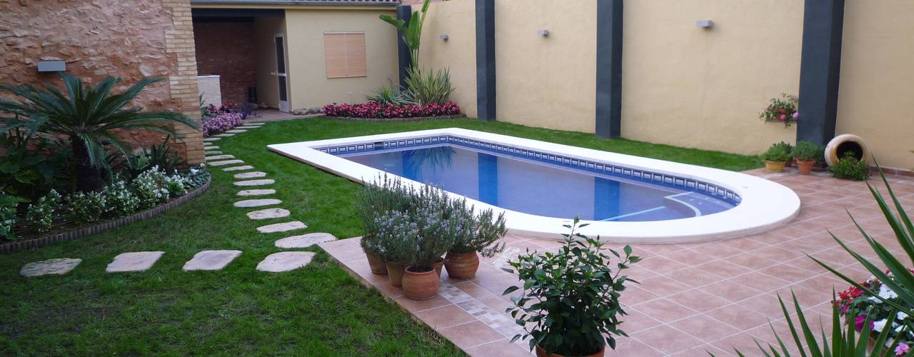 Reforma integral casa de pueblo, Aris & Paco Camús Aris & Paco Camús Modern pool