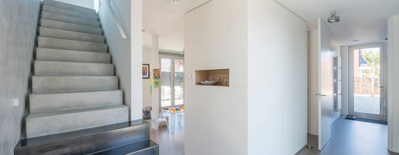 Woonhuis Leidsche Rijn, Architect2GO Architect2GO Minimalistische gangen, hallen & trappenhuizen