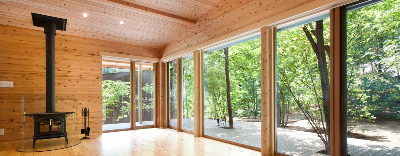 ひだまりのいえ, 吉田建築設計事務所 吉田建築設計事務所 Salones de estilo moderno Madera Acabado en madera