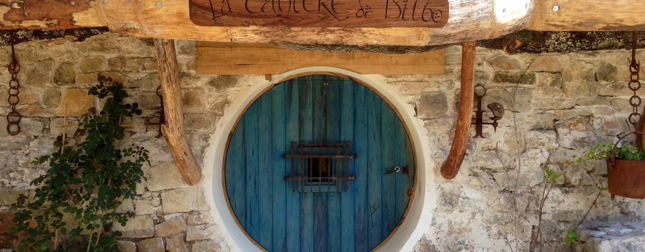 TANIERE DE BILBO LE HOBBIT à FLAYOSC (var) , Cabanes du Varon Cabanes du Varon ドア