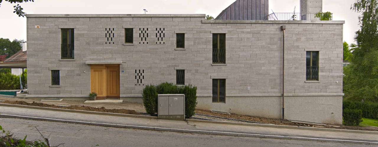 WOHNHAUS IN KÜSNACHT (2010), Käferstein & Meister Dipl. Architekten ETH BSA SIA Käferstein & Meister Dipl. Architekten ETH BSA SIA Casas modernas