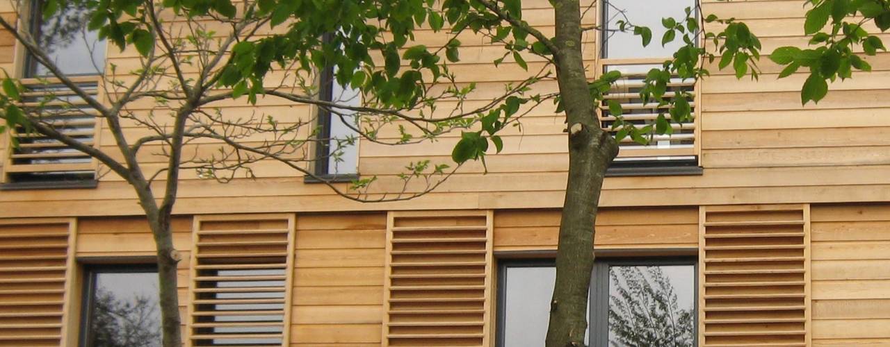 Maison bioclimatique près de l'étang à Mézières sur Couesnon, Catherine DANIEL Architecte Catherine DANIEL Architecte Puertas y ventanas de estilo moderno