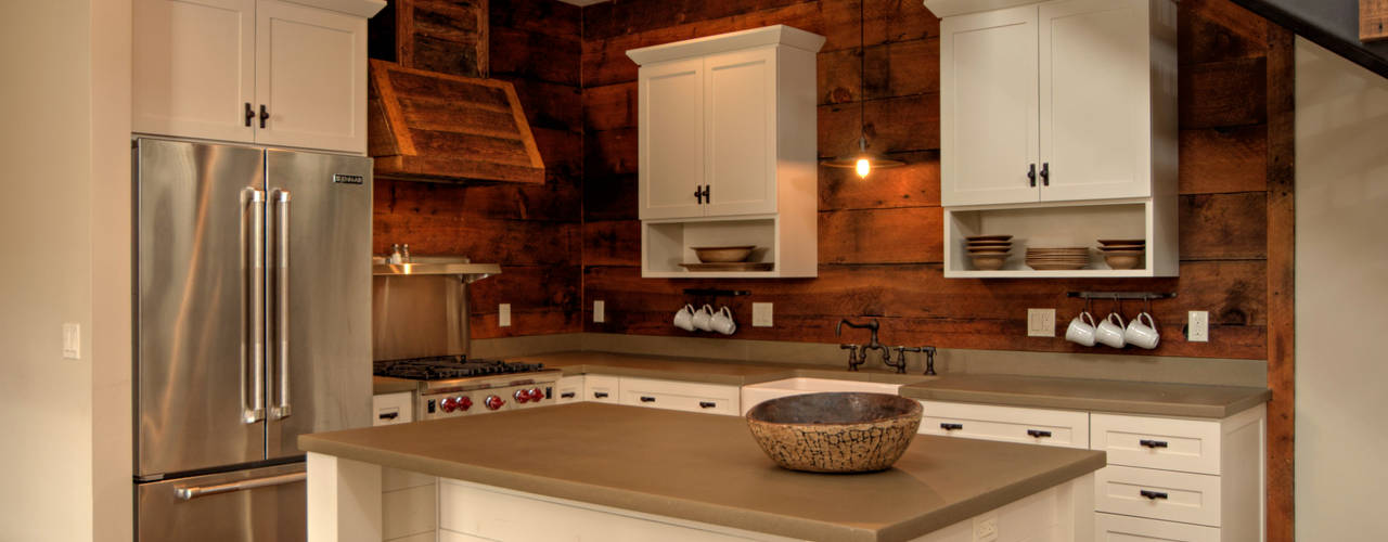 Lucky 4 Ranch, Uptic Studios Uptic Studios Rustic style kitchen