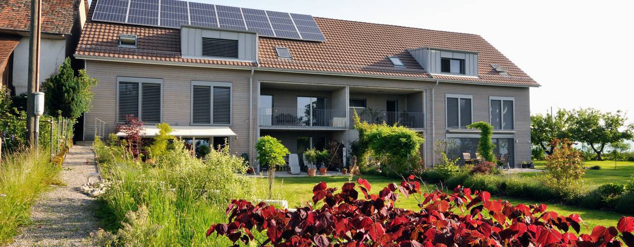 Wohnen im Grünen in preisgekrönten Minergie-P-Eco Doppeleinfamilienhäuser, Honegger Architekt AG Honegger Architekt AG Moderne Häuser