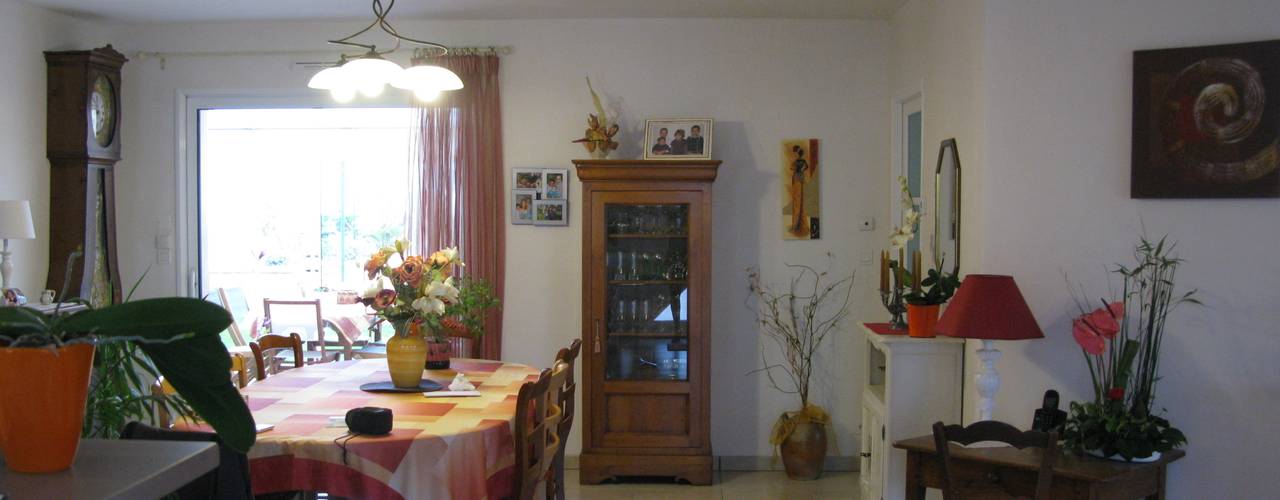 Conseil peinture et revêtement pour cette maison récente., Uniq intérieurs Uniq intérieurs Classic style dining room