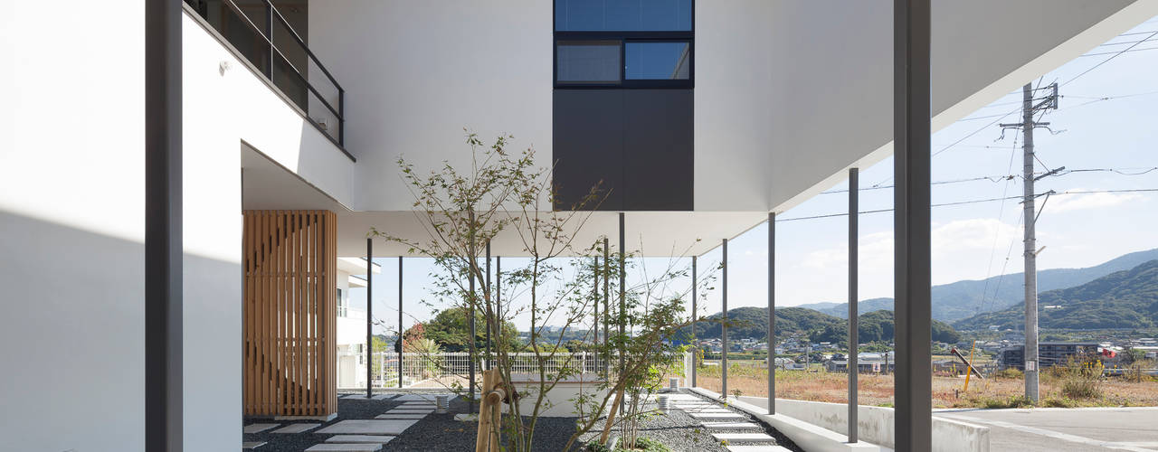 葉山の家, 松本匡弘建築設計事務所 松本匡弘建築設計事務所 Balkon, Beranda & Teras Modern