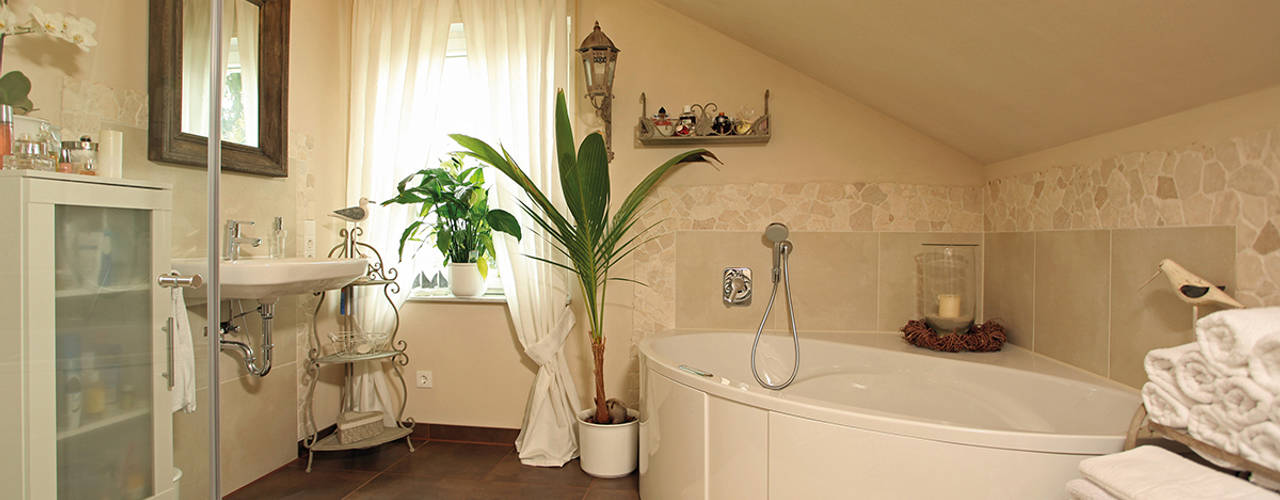 homify Country style bathroom