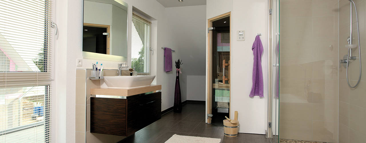 homify Modern bathroom