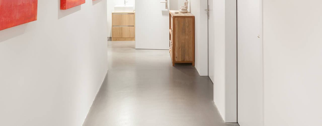 Neubau Einfamilienhais mit Atlier am Hofnerbach, von Mann Architektur GmbH von Mann Architektur GmbH Modern corridor, hallway & stairs