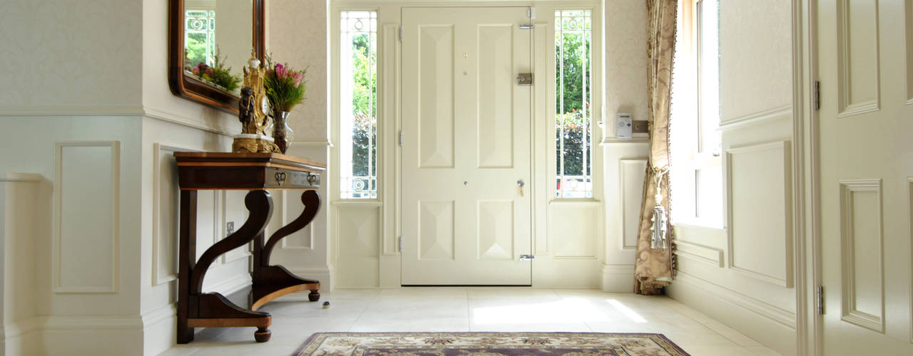 MULROY BAY, DONEGAL, CLAIRE HAMMOND INTERIORS CLAIRE HAMMOND INTERIORS Classic style corridor, hallway and stairs