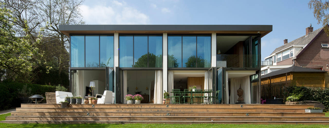 Achter de dijk - Verbouwing van een jaren 60 bungalow tot familievilla , ara | antonia reif architectuur: modern door ara | antonia reif architectuur, Modern