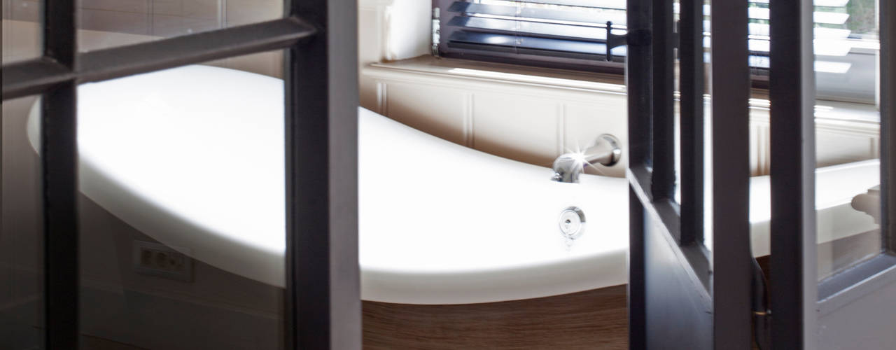 Klassiek landhuis met hedendaagse invloeden, Taps&Baths Taps&Baths Country style bathroom