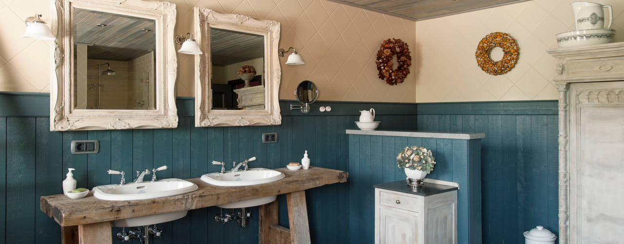 Landelijke badkamer met steigerhout, Taps&Baths Taps&Baths BathroomSinks