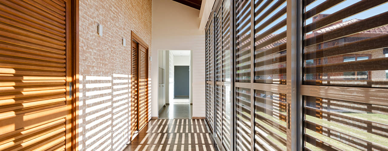 Casa Manacás, NOMA ESTUDIO NOMA ESTUDIO Modern Corridor, Hallway and Staircase